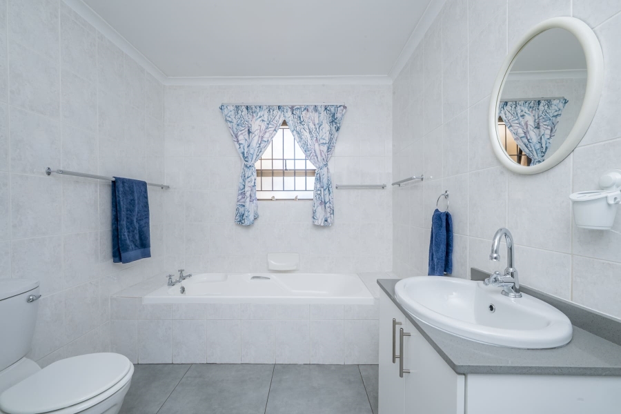 4 Bedroom Property for Sale in Vredekloof Western Cape